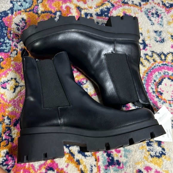 Zara vegan leather chunky lug sole boots - Picture 3 of 12